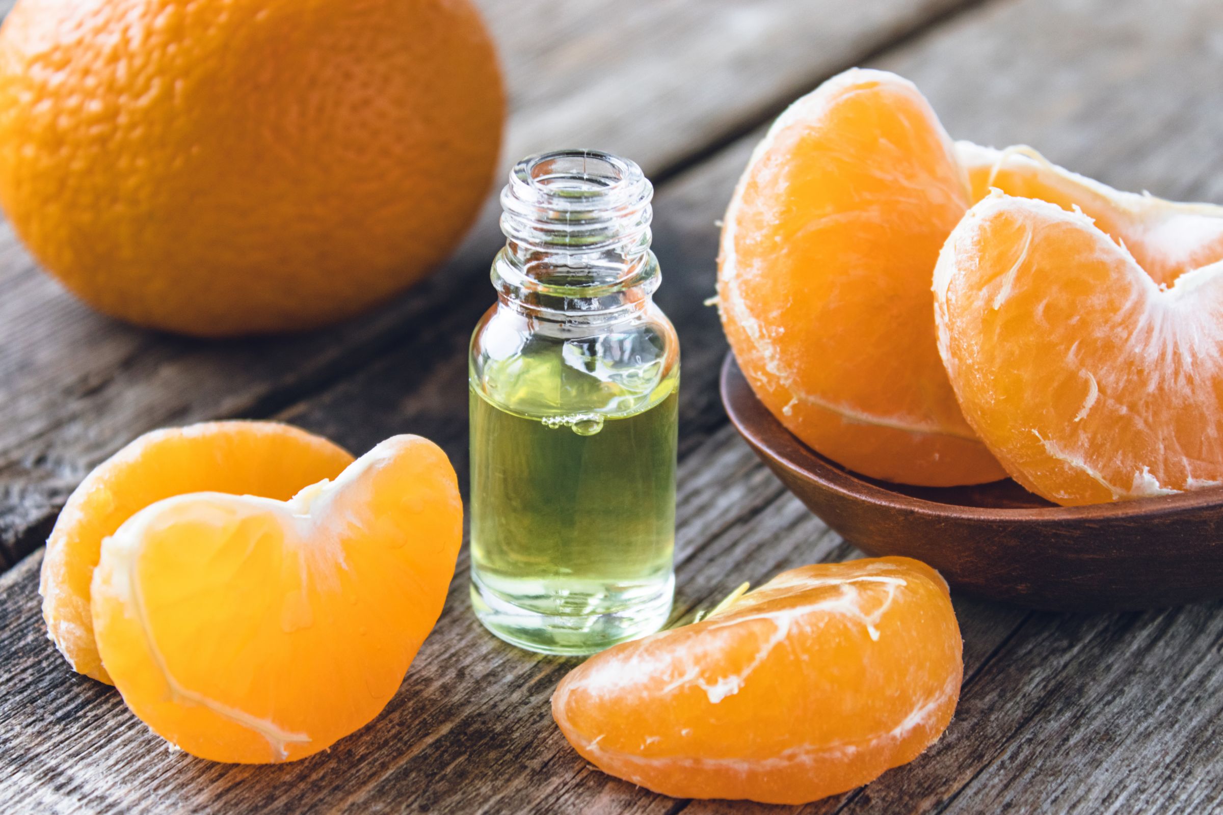 Tangerine Peel Extract er en av de mest populære ingrediensene som kundene våre ber om å tilsette i produktene sine, fordi den kan gi en jevnere hud.