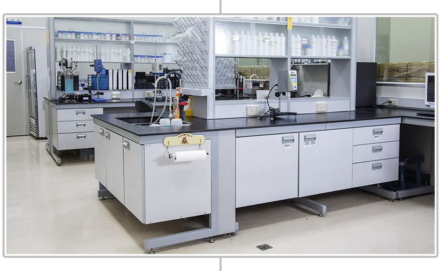 BIOCROWN's quality control inspection lab for skin care 